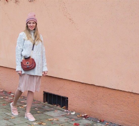 Autumnal Blush. Fashion Blogger Girl by Style Blog Heartfelt Hunt. Girl with blond, long hair wearing a blush pleated dress, heavy knit sweater, blush beanie, Michael Kors bag and blush sneakers.