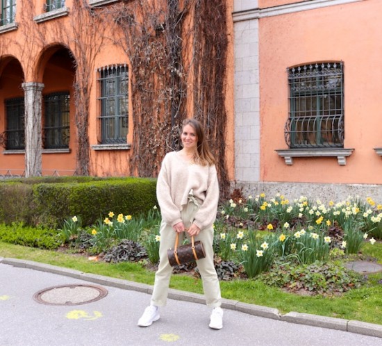 Beige Shades. Fashion Blogger Girl by Style Blog Heartfelt Hunt. Girl with blond hair wearing a beige sweater, beige paperbag pants, Louis Vuitton purse and white chunky sneakers.
