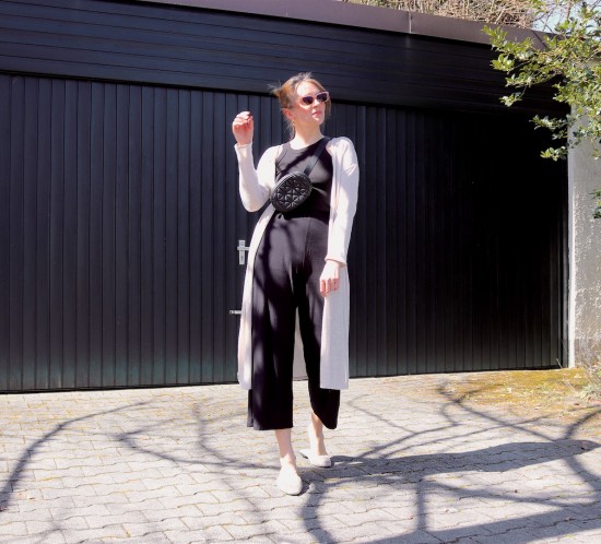 Black Spring Love. Fashion Blogger Girl by Style Blog Heartfelt Hunt. Girl with blond hair with a hair claw clip wearing a long cardigan, black top, black culotte, slim sunglasses, belt bag and mules.