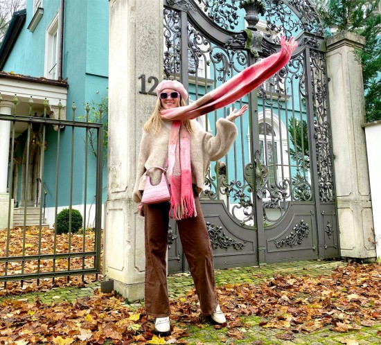 Brown Pink. Fashion Blogger Girl by Style Blog Heartfelt Hunt. Girl with blond hair wearing a pink oversized plaid scarf, chunky sweater, pink beret, brown wide leg jeans, pink Staud bag and chunky loafers.