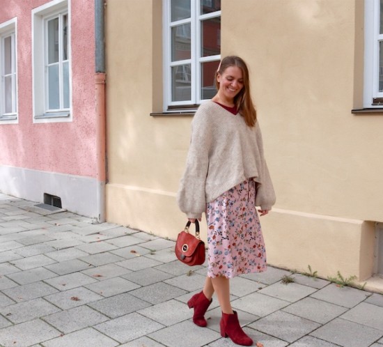 Burgundy Accessories. Fashion Blogger Girl by Style Blog Heartfelt Hunt. Girl with blond hair and a pink tortoiseshell hair clip wearing a chunky sweater, floral skirt, burgundy T-shirt, burgundy bag and burgundy boots.