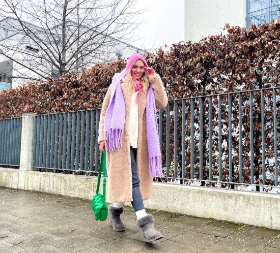 Cozy Weekend Look. Fashion Blogger Girl by Style Blog Heartfelt Hunt.