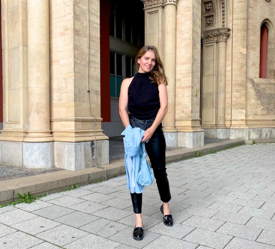 Date Night Look. Fashion Blogger Girl by Style Blog Heartfelt Hunt. Girl with blond hair wearing a light blue blazer, black diy summer top, faux leather pants, light blue knotted bag and loafers.