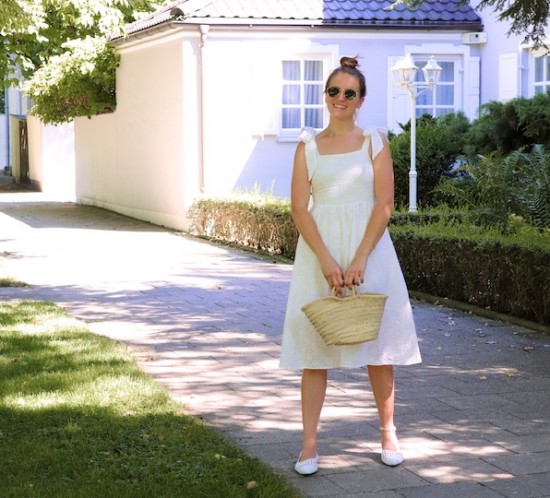English Embroidery. Fashion Blogger Girl by Style Blog Heartfelt Hunt. Girl with blond hair wearing a dress with english embroidery, Ray-Ban sunglasses, straw bag and white flats.