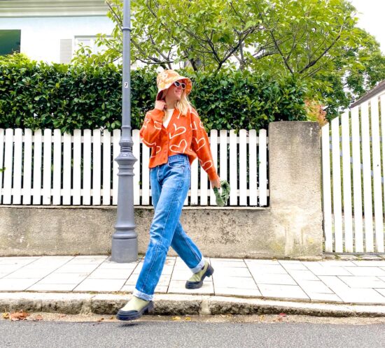 Fall Bucket Hat. Fashion Blogger Girl by Style Blog Heartfelt Hunt.
