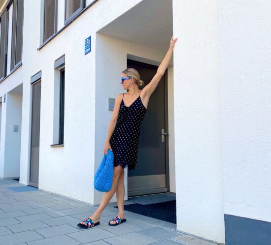 Feeling Blue. Fashion Blogger Girl by Style Blog Heartfelt Hunt.