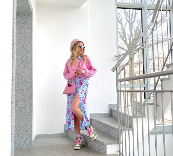 Floral Dress. Fashion Blogger Girl by Style Blog Heartfelt Hunt.