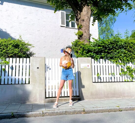 Floral Summer Hat. Fashion Blogger Girl by Style Blog Heartfelt Hunt.
