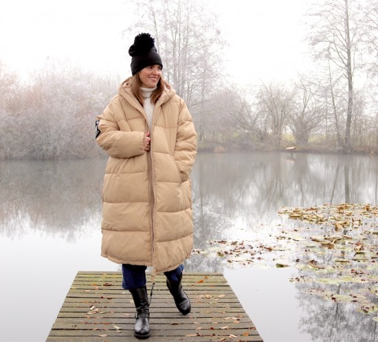 Foggy Winter Days. Fashion Blogger Girl by Style Blog Heartfelt Hunt. Girl with blond hair wearing a puffer coat, turtleneck sweater, pompon beanie, loose denim and black boots.