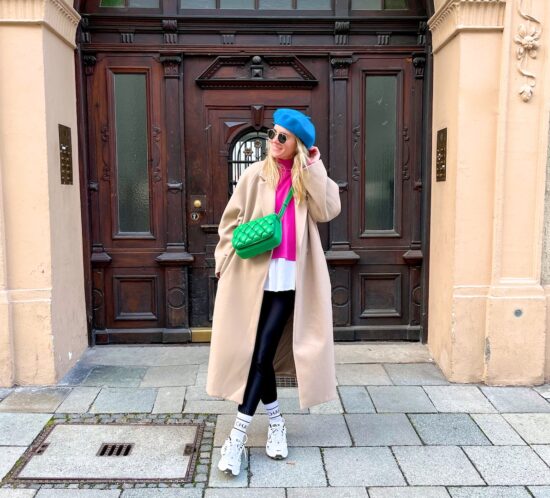 Green Bag. Fashion Blogger Girl by Style Blog Heartfelt Hunt.