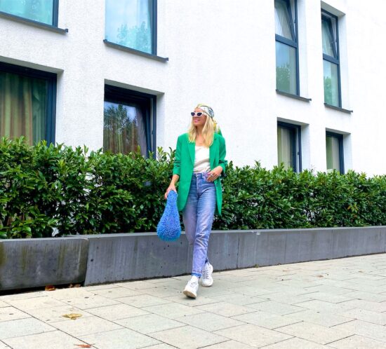 Green Blue. Fashion Blogger Girl by Style Blog Heartfelt Hunt.