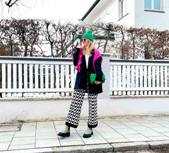 Green Pink. Fashion Blogger Girl by Style Blog Heartfelt Hunt.