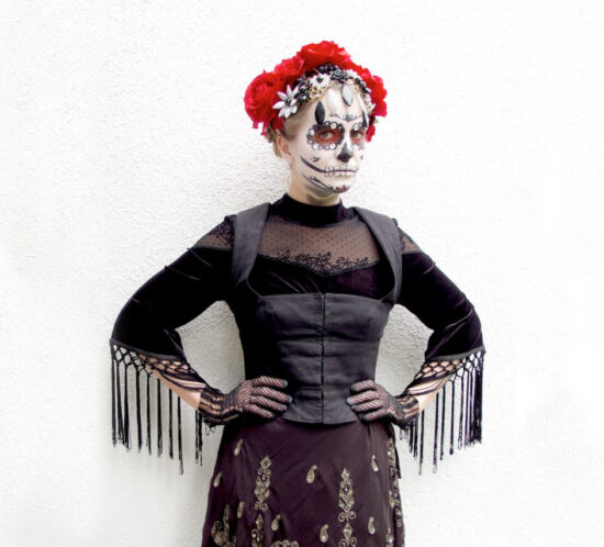 Halloween Inspiration. Fashion Blogger Girl by Style Blog Heartfelt Hunt.