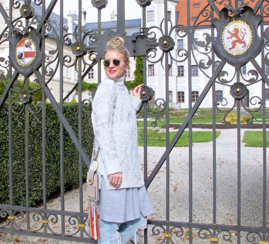 Mother Daughter Trip. Fashion Blogger Girl by Style Blog Heartfelt Hunt. Girl with blond upside down braided bun wearing an oversized sweater, dress, destroyed jeans, Chloé bag, Ray-Ban sunglasses and burgundy brogues.