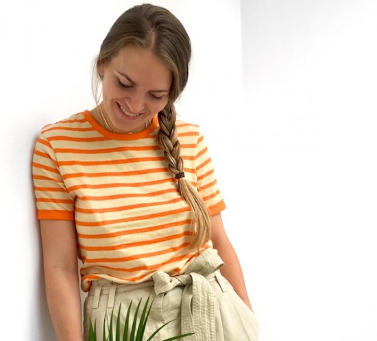 Paperbag Trousers. Fashion Blogger Girl by Style Blog Heartfelt Hunt. Girl with blond side braid wearing paperbag trousers and a striped shirt.