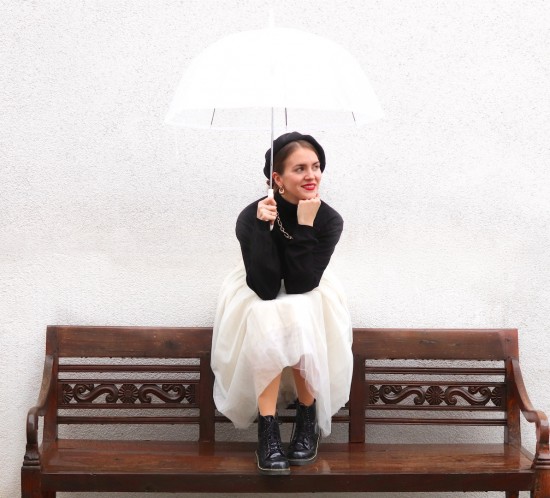 Parisienne Rain. Fashion Blogger Girl by Style Blog Heartfelt Hunt. Girl with blond, low bun wearing a turtleneck sweater, tulle skirt, beret, necklace and glossy boots.