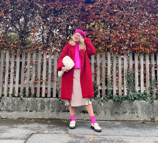 Pink Red Festive Look. Fashion Blogger Girl by Style Blog Heartfelt Hunt.