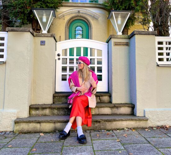 Pink Red. Fashion Blogger Girl by Style Blog Heartfelt Hunt.