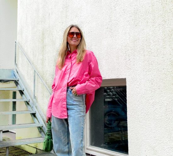 Pink Shirt. Fashion Blogger Girl by Style Blog Heartfelt Hunt.