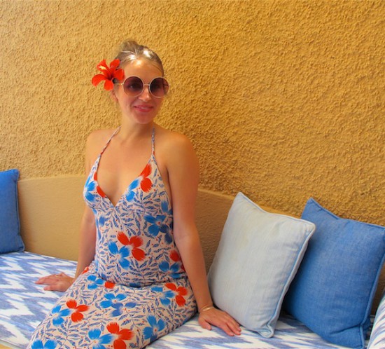 Pool Day. Fashion Blogger Girl by Style Blog Heartfelt Hunt. Girl with blond, high messy bun wearing a floral maxi dress and round sunglasses.