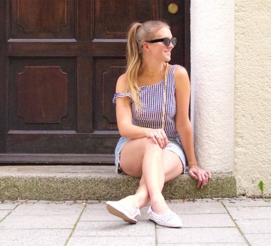 Ruffled Gingham. Fashion Blogger Girl by Style Blog Heartfelt Hunt. Girl with blond, high ponytail wearing a ruffled gingham dress as a top, denim shorts, vintage Chanel bag, slim sunglasses and slingback flat shoes.