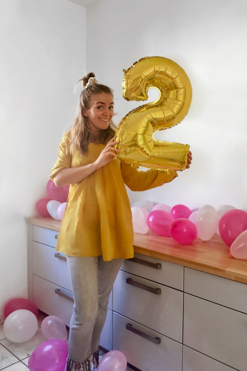 Second Birthday. Fashion Blogger Girl by Style Blog Heartfelt Hunt. Girl with blond half-up half-down messy bun and scrunchie wearing a yellow dress and a gray jeans with fringes.