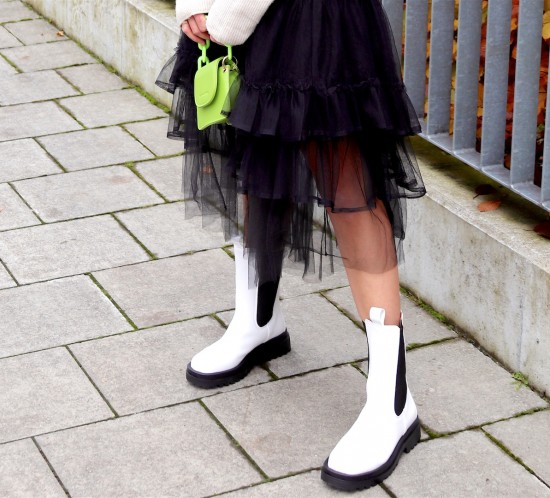 Tulle Day Look. Fashion Blogger Girl by Style Blog Heartfelt Hunt. Girl with blond hair wearing a tulle skirt, white tee, chunky cardigan, green beanie, green bag and white boots.